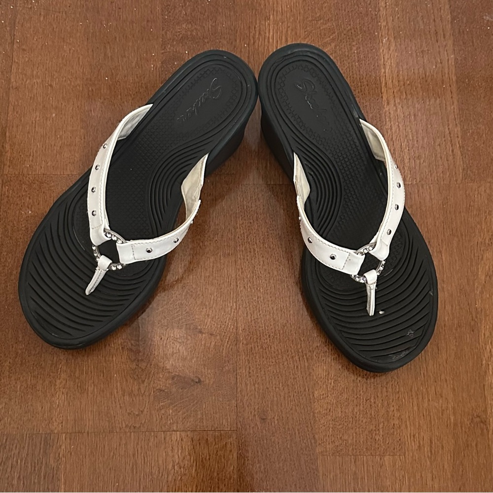 Sketchers Black and White Rhinestones Flip Flop Sandals Size 7.5 - Picture 3 of 16
